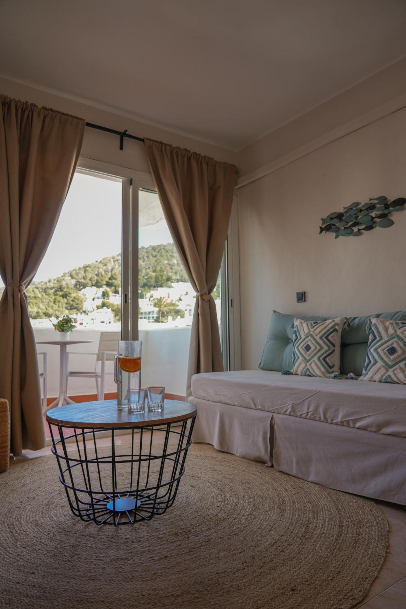 Apartamentos Ses Veles كالا يونغا المظهر الخارجي الصورة