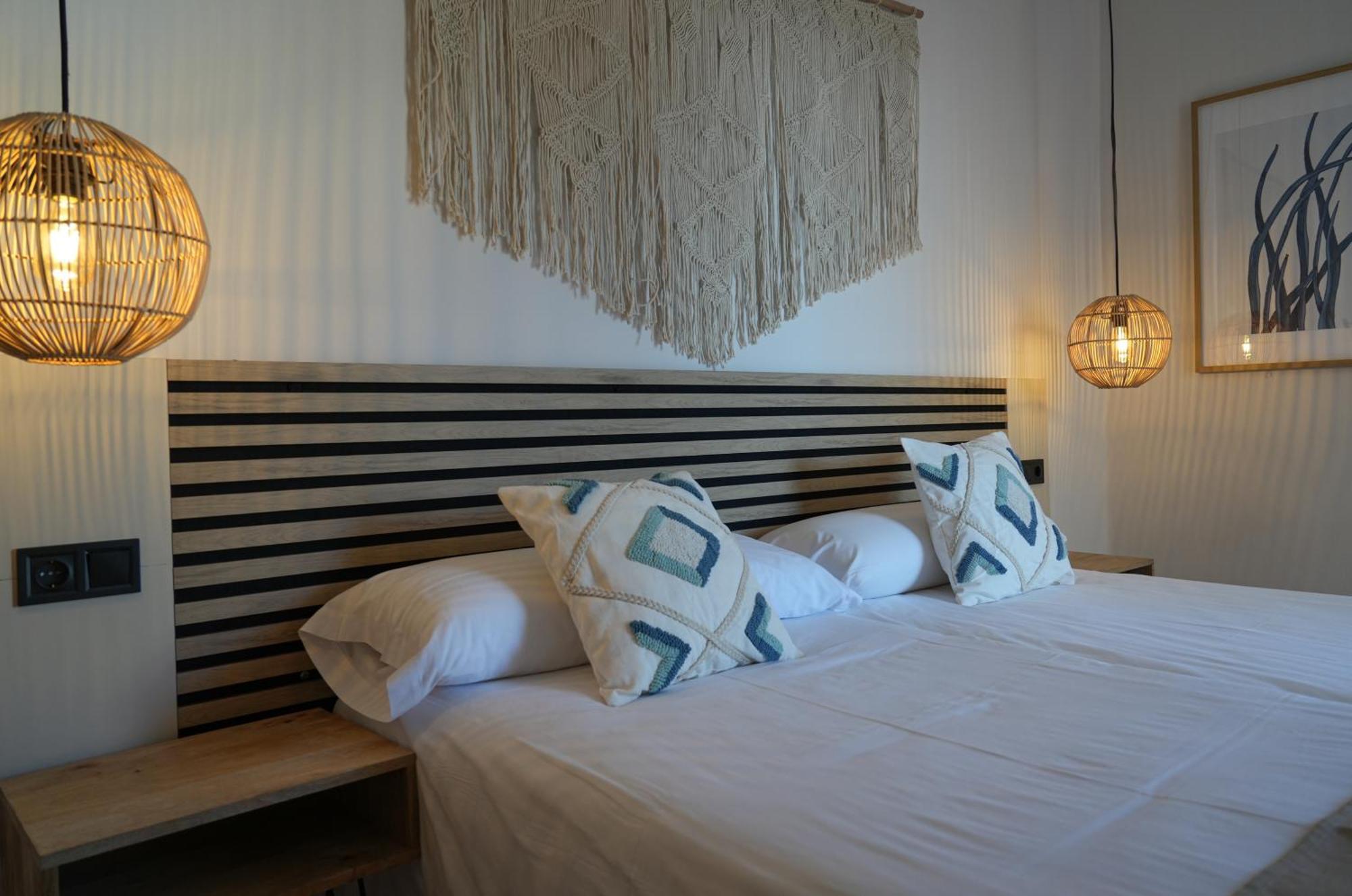 Apartamentos Ses Veles كالا يونغا المظهر الخارجي الصورة
